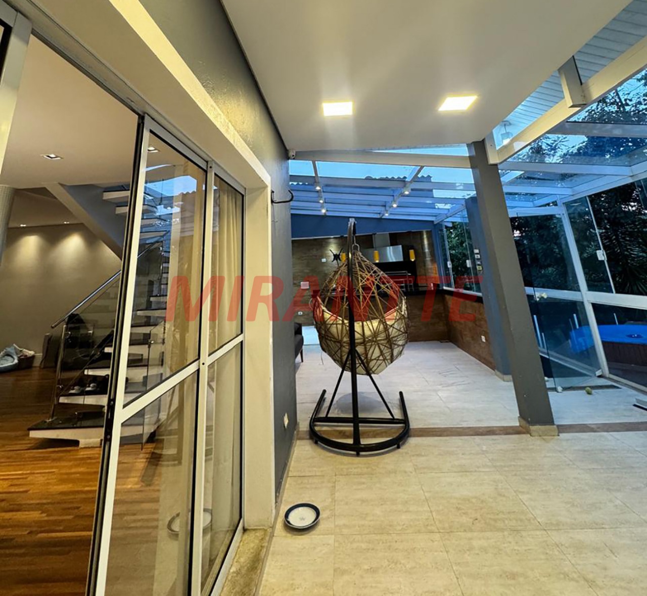 Cond. fechado de 365m² com 3 quartos em Serra da Cantareira