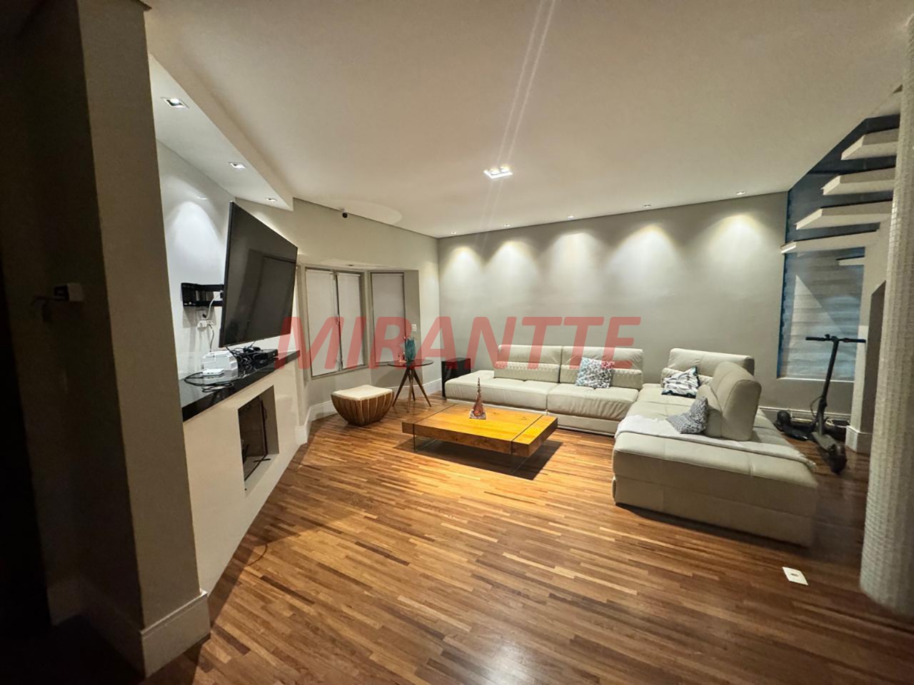Cond. fechado de 365m² com 3 quartos em Serra da Cantareira