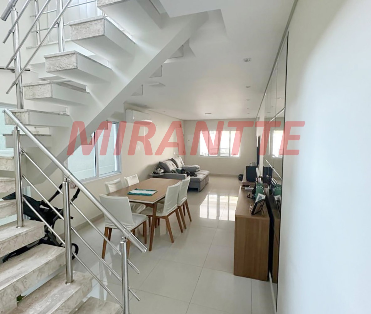 Sobrado de 148m² com 3 quartos em Água Fria