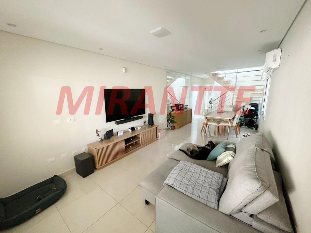 Sobrado de 148m² com 3 quartos em Água Fria