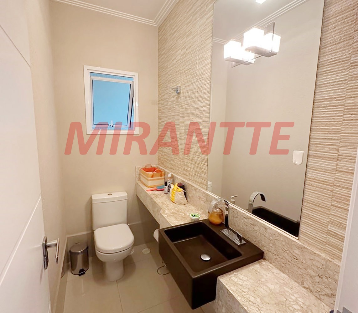 Sobrado de 148m² com 3 quartos em Água Fria