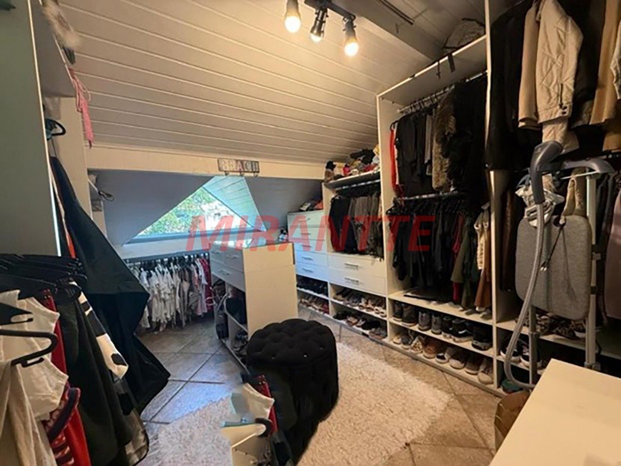 Sobrado de 297m² com 5 quartos em Jardim França