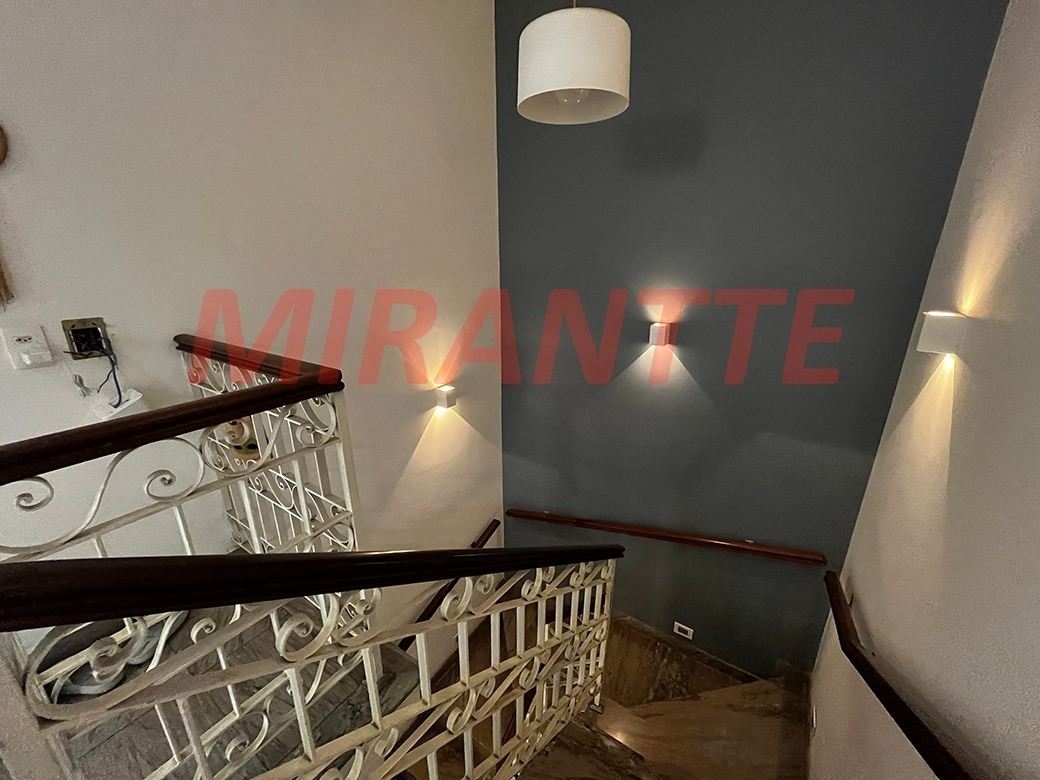 Sobrado de 256m² com 4 quartos em Santana