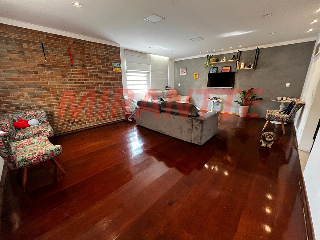 Sobrado de 256m² com 4 quartos em Santana