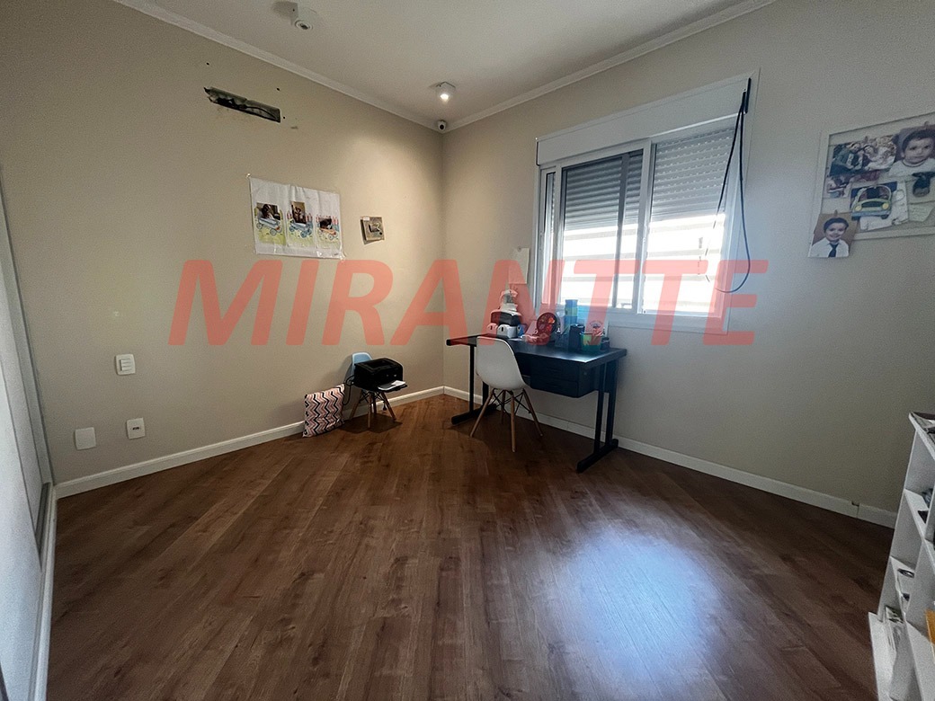 Sobrado de 256m² com 4 quartos em Santana