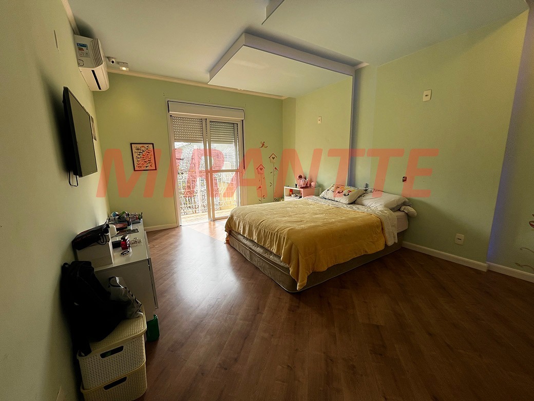 Sobrado de 256m² com 4 quartos em Santana