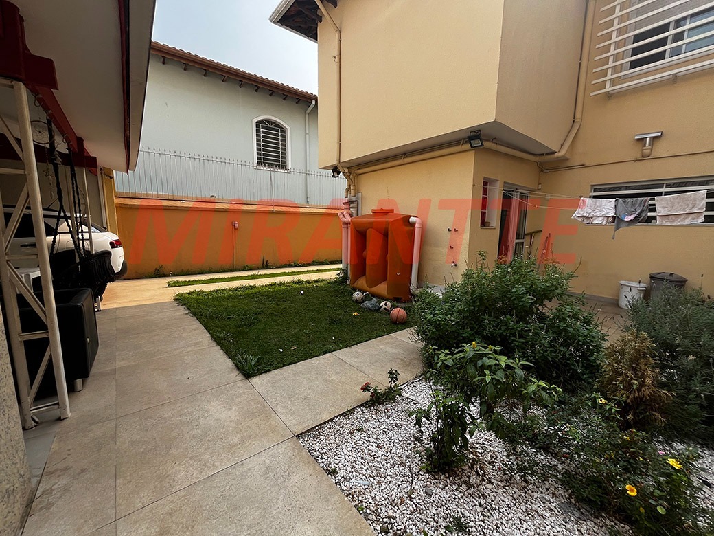 Sobrado de 256m² com 4 quartos em Santana