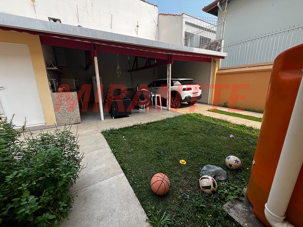 Sobrado de 256m² com 4 quartos em Santana