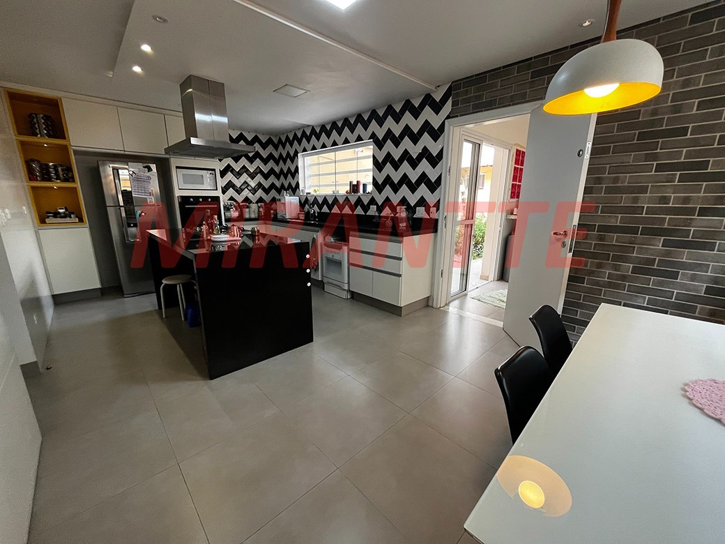 Sobrado de 256m² com 4 quartos em Santana
