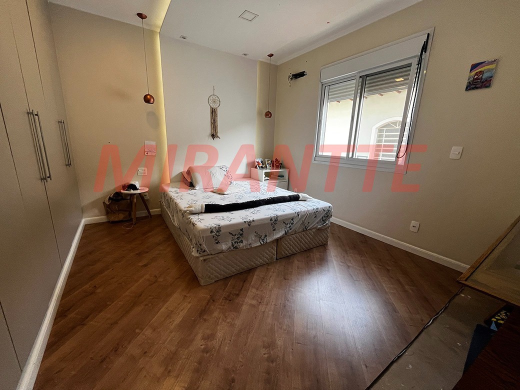 Sobrado de 256m² com 4 quartos em Santana