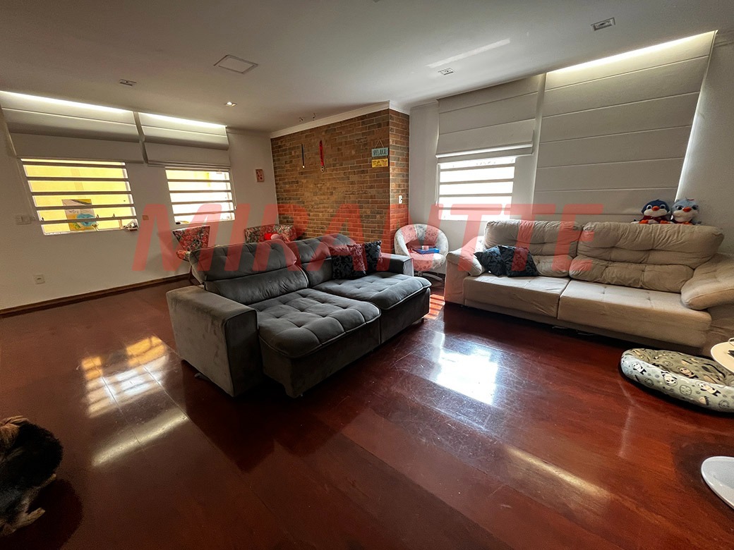 Sobrado de 256m² com 4 quartos em Santana