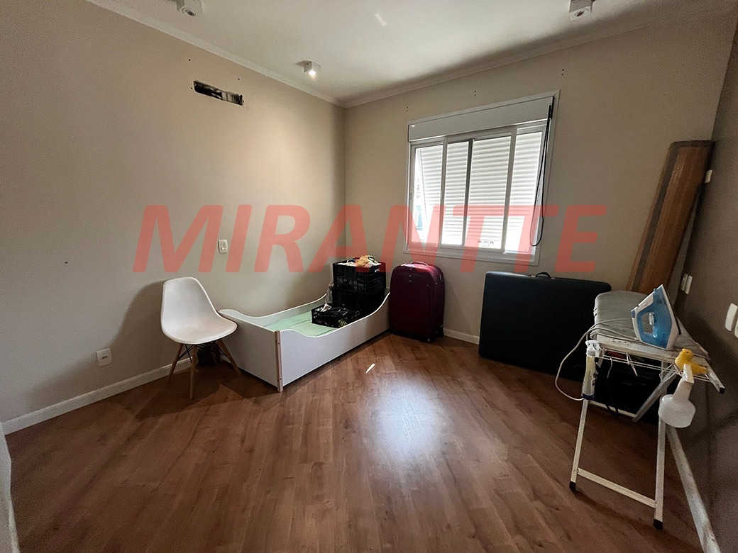 Sobrado de 256m² com 4 quartos em Santana