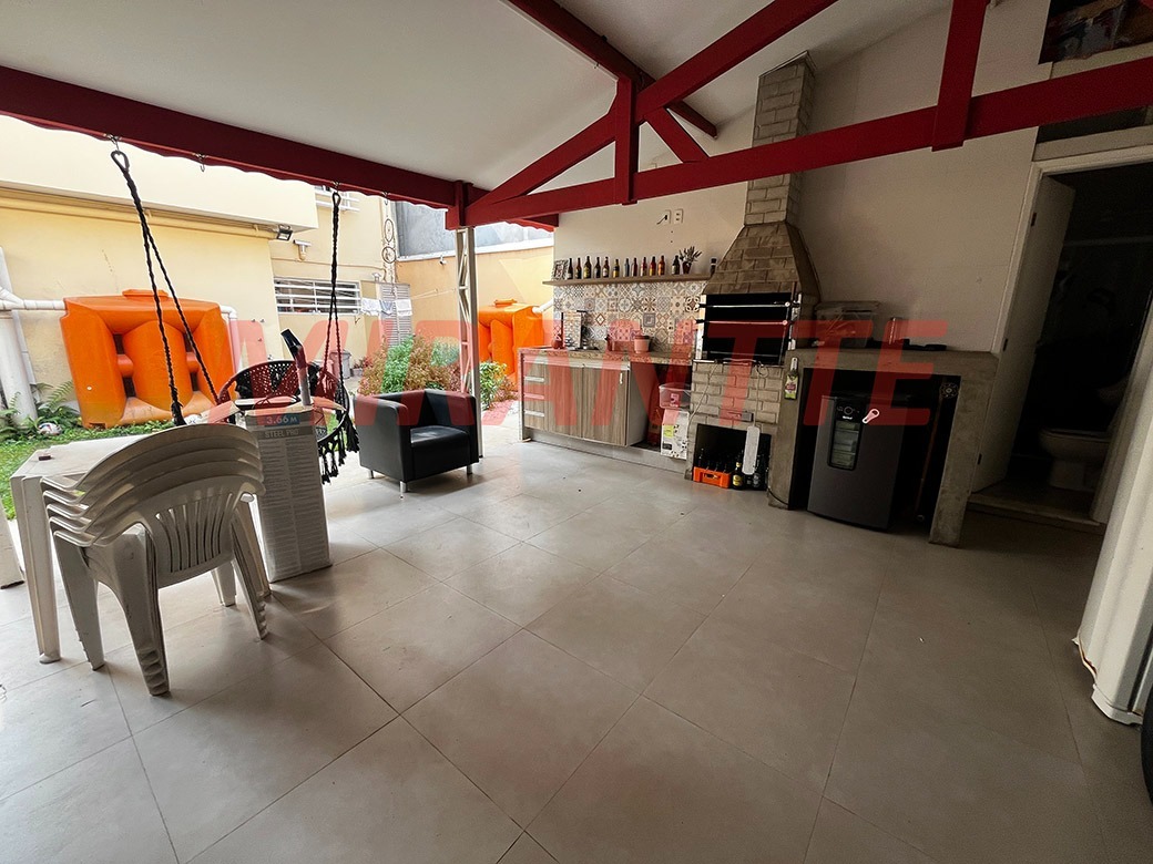 Sobrado de 256m² com 4 quartos em Santana