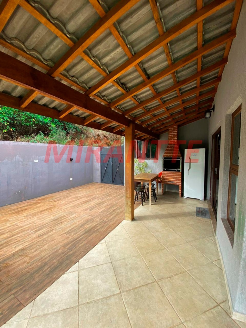 Sobrado de 390m² com 4 quartos em Roseira
