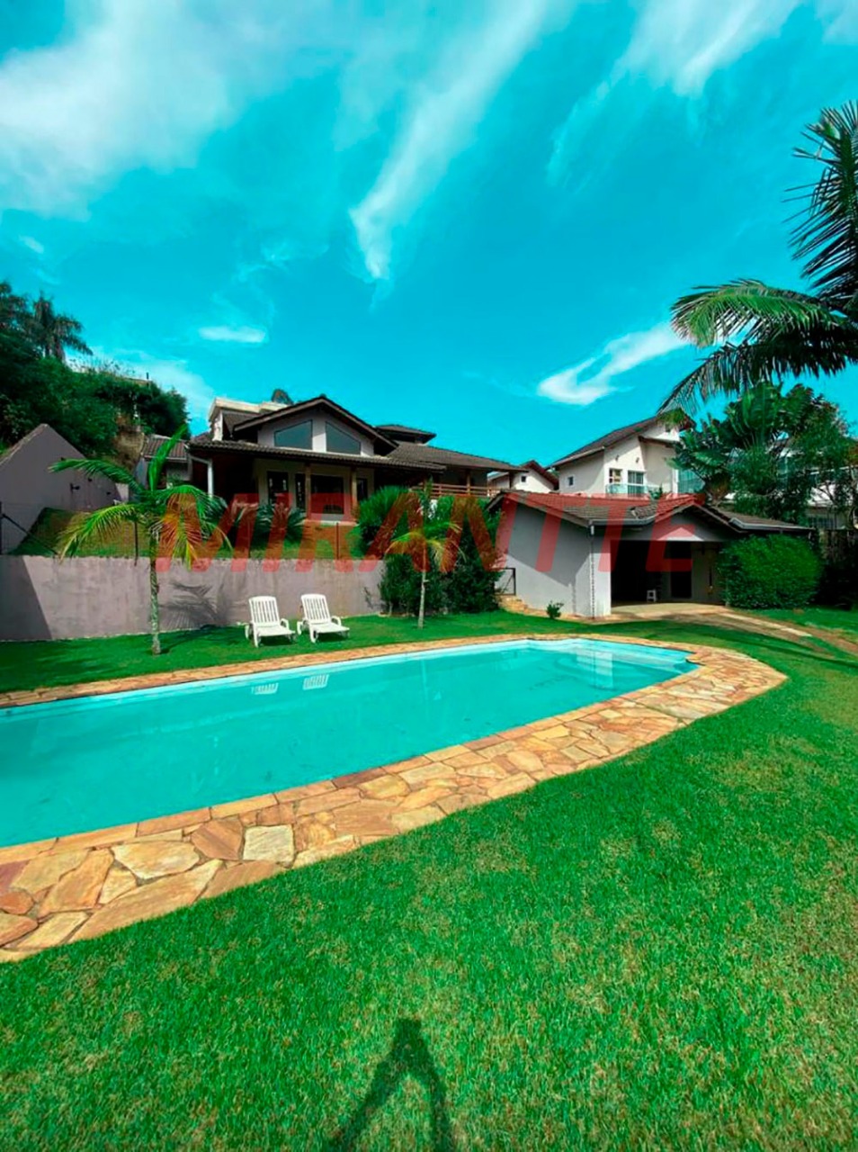 Sobrado de 390m² com 4 quartos em Roseira