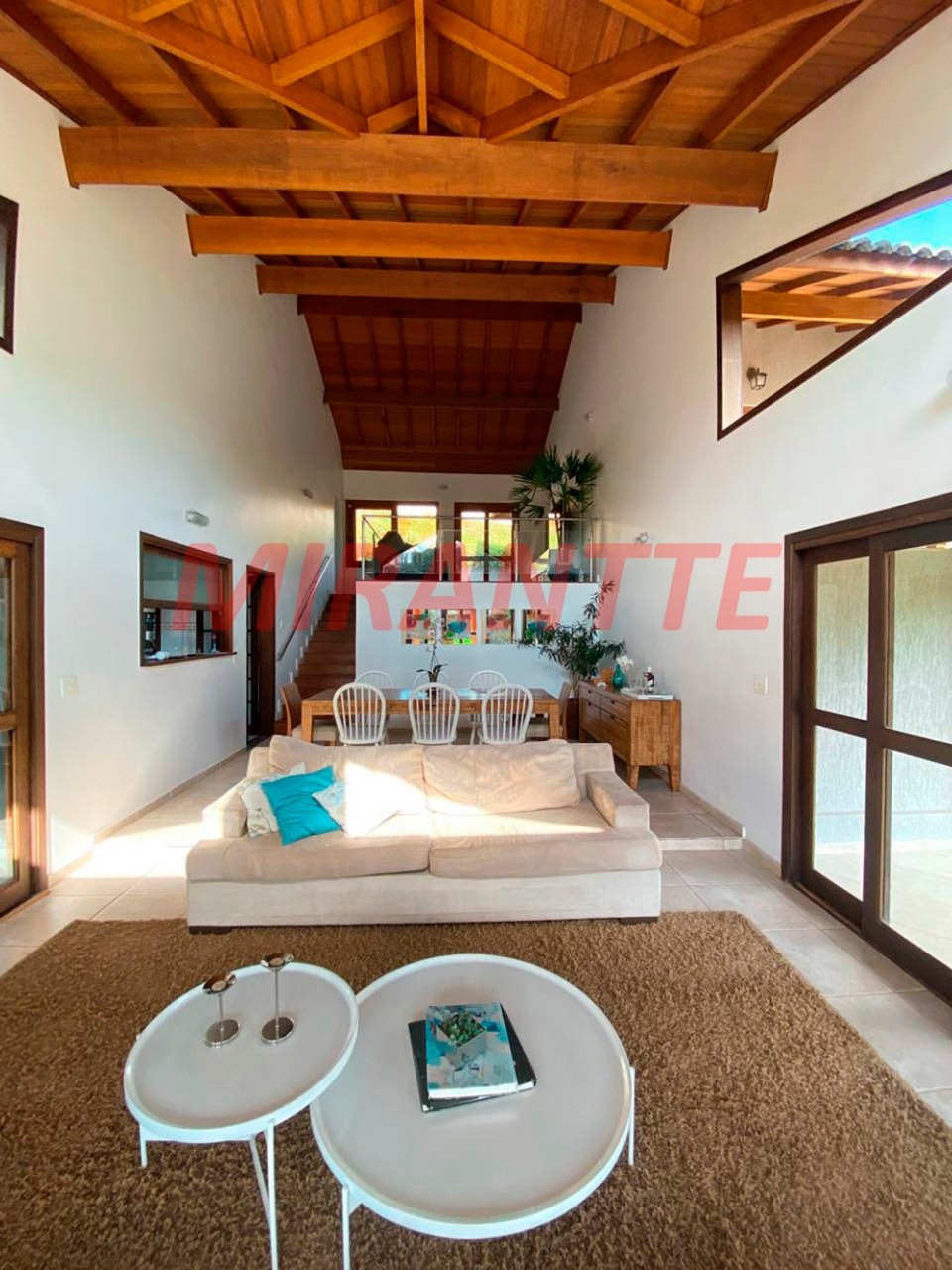 Sobrado de 390m² com 4 quartos em Roseira