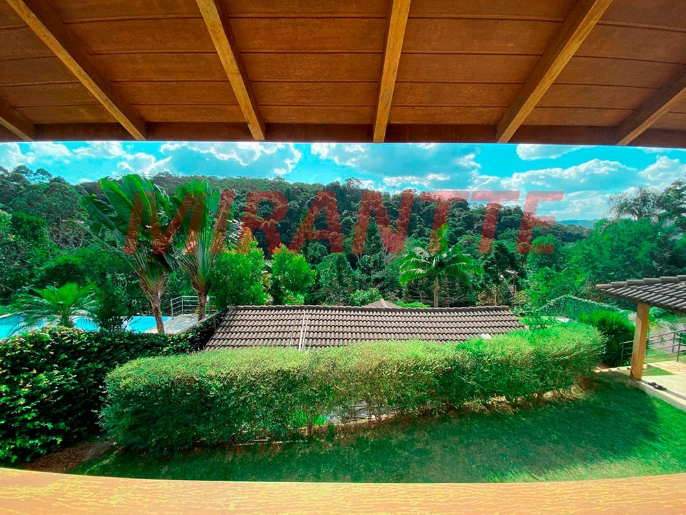 Sobrado de 390m² com 4 quartos em Roseira
