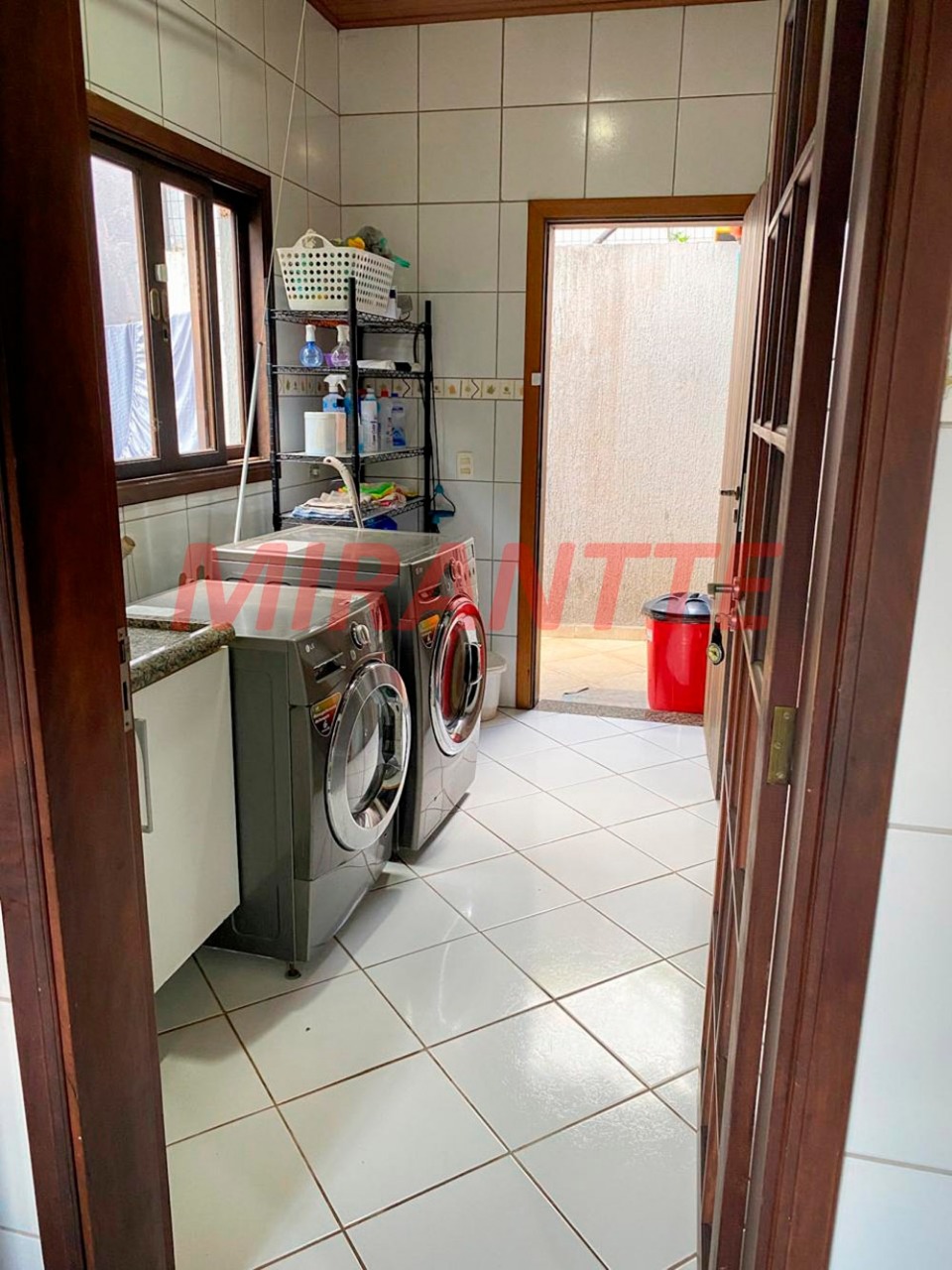 Sobrado de 390m² com 4 quartos em Roseira