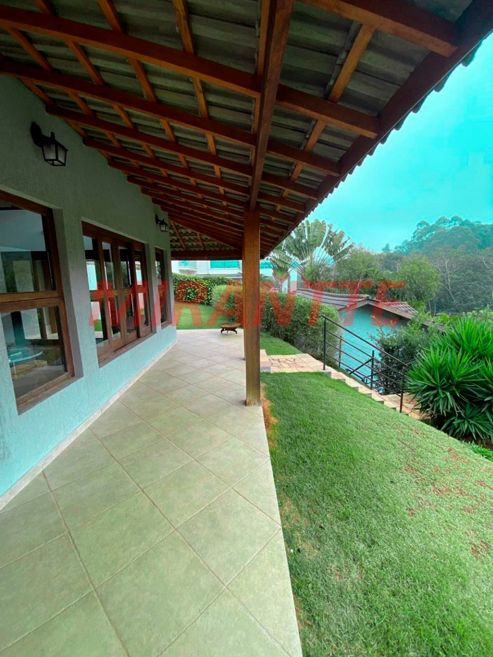 Sobrado de 390m² com 4 quartos em Roseira