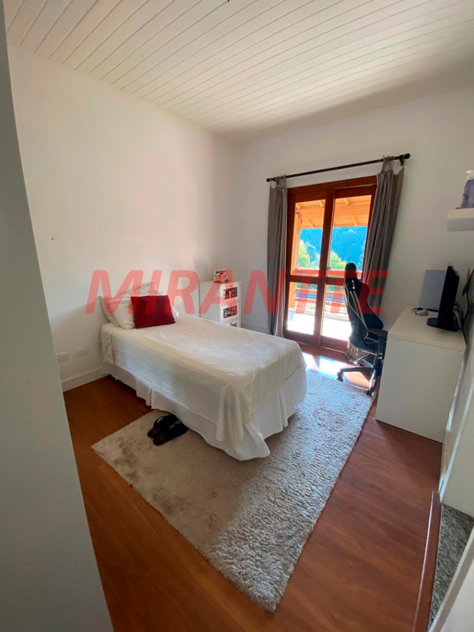 Sobrado de 390m² com 4 quartos em Roseira