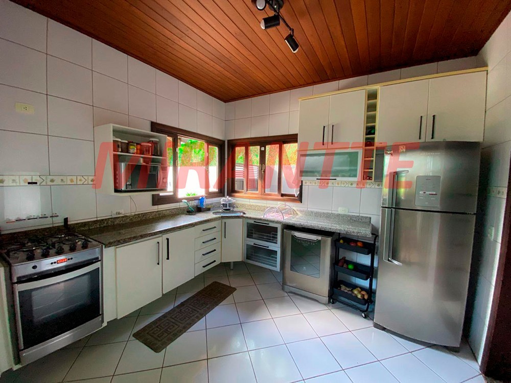 Sobrado de 390m² com 4 quartos em Roseira