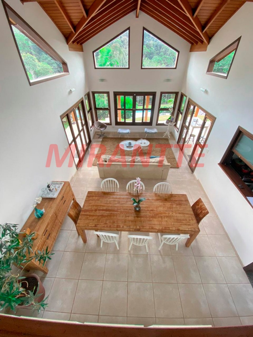 Sobrado de 390m² com 4 quartos em Roseira