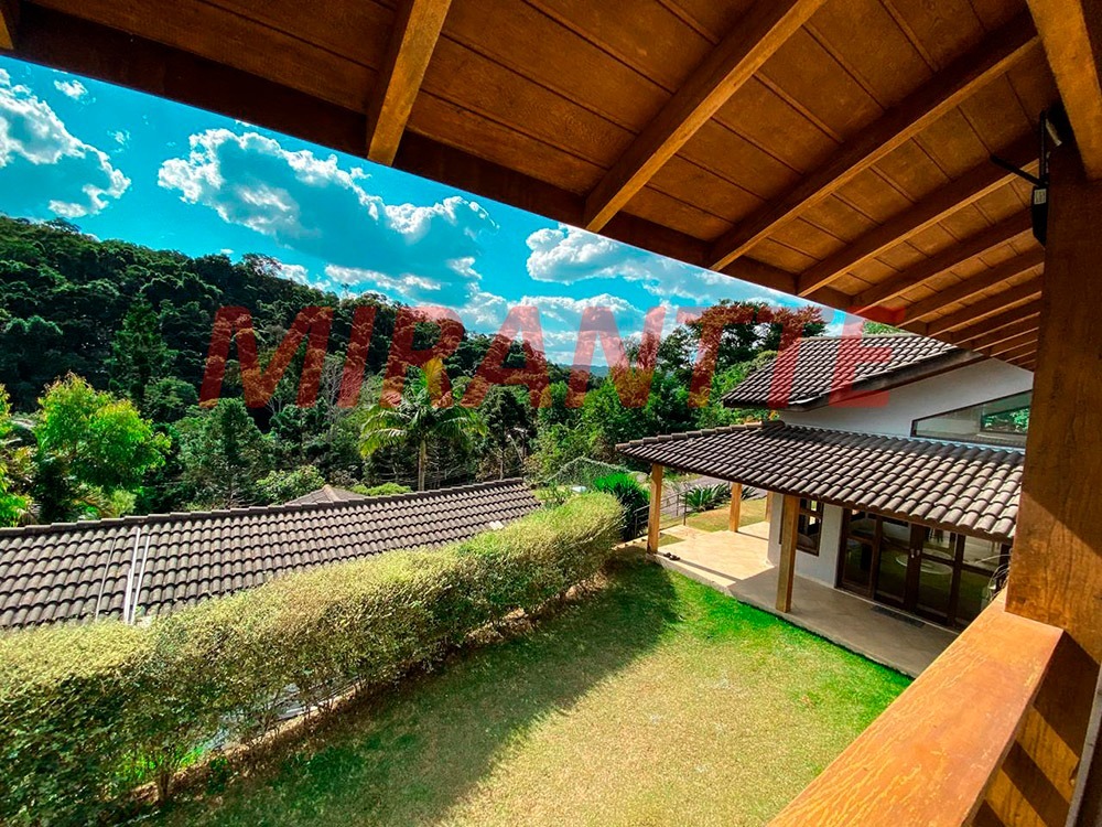 Sobrado de 390m² com 4 quartos em Roseira