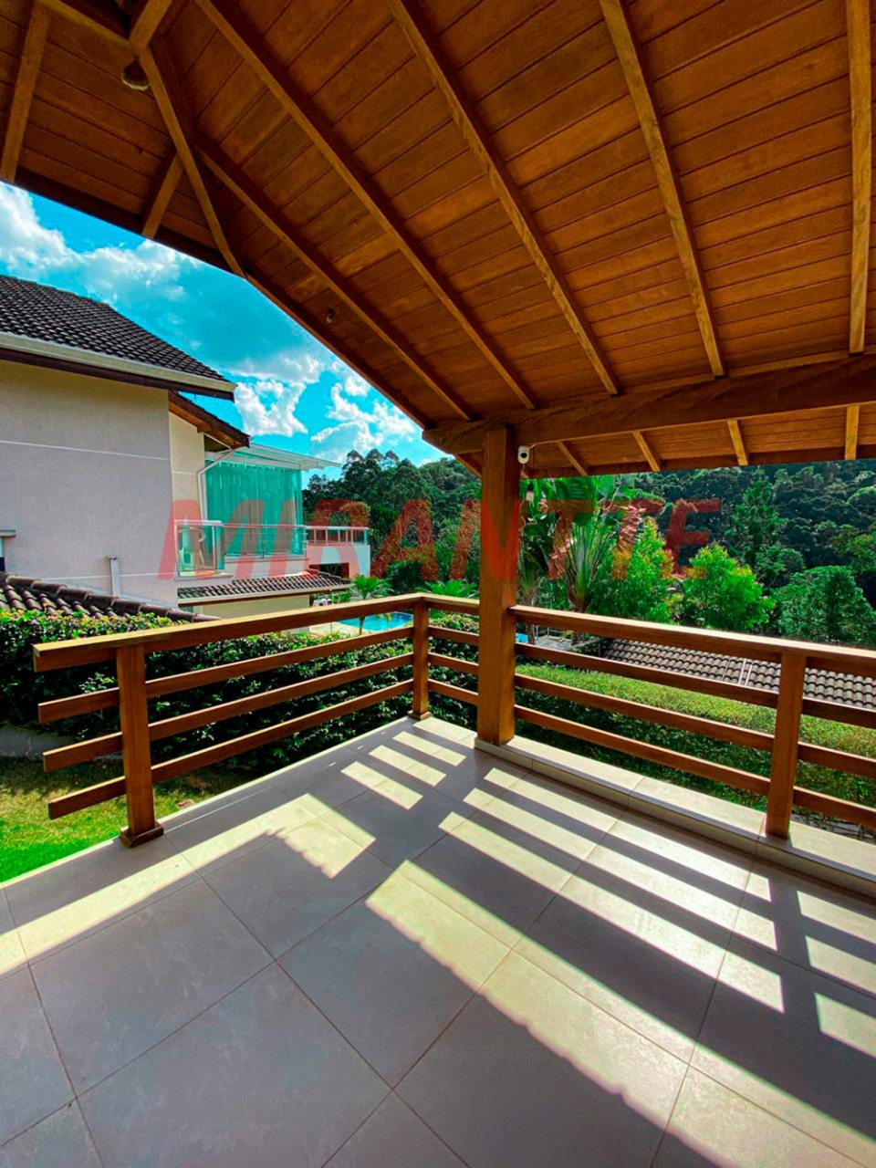 Sobrado de 390m² com 4 quartos em Roseira