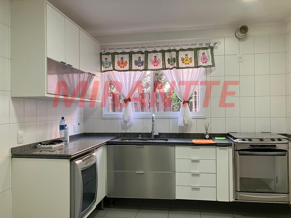 Cond. fechado de 237m² com 3 quartos em Jardim Leonor Mendes De Barros