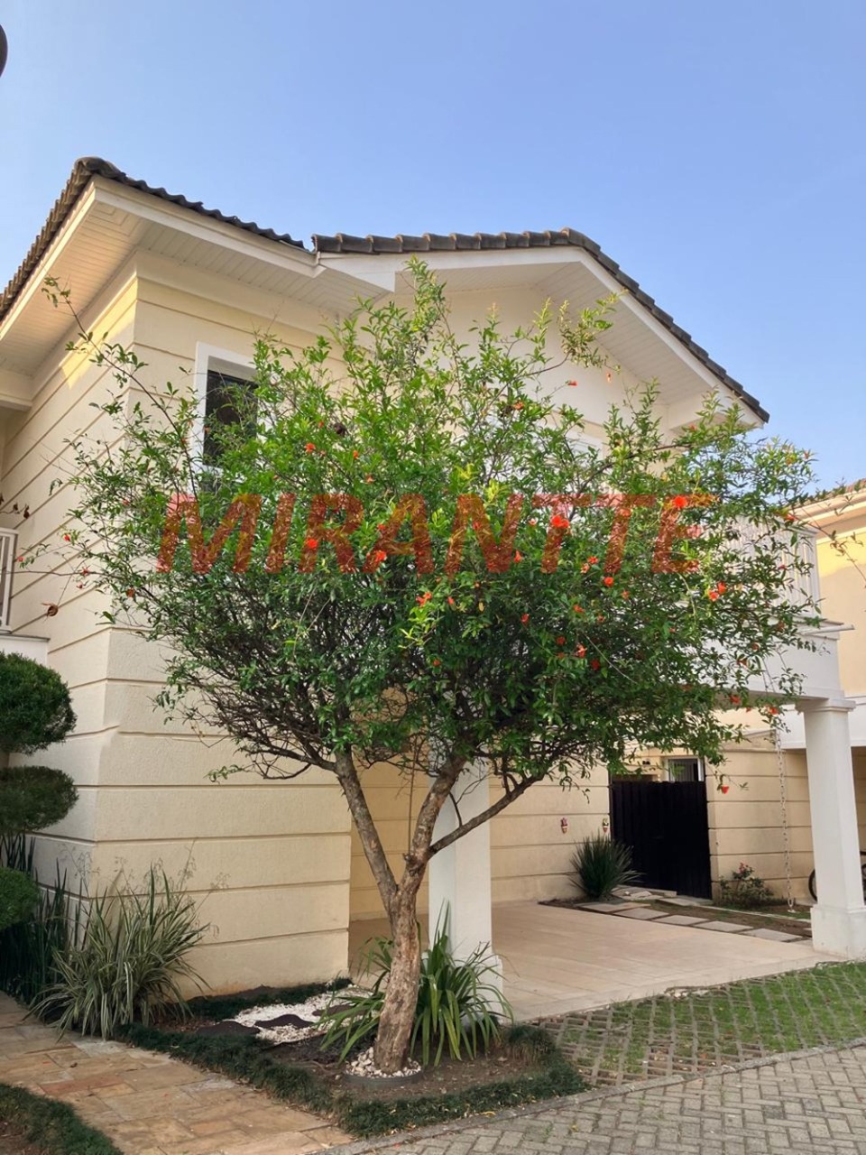 Cond. fechado de 237m² com 3 quartos em Jardim Leonor Mendes De Barros
