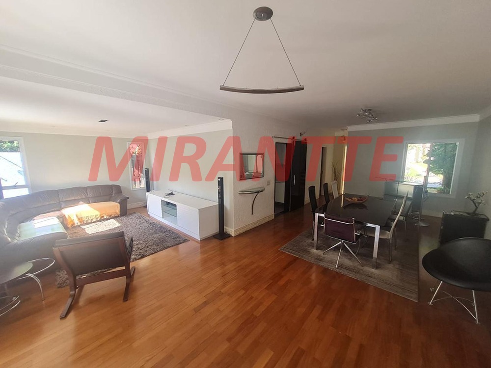 Cond. fechado de 237m² com 3 quartos em Jardim Leonor Mendes De Barros