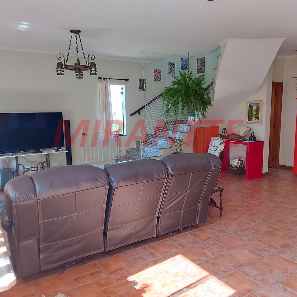 Sobrado de 212m² com 5 quartos em Jardim Guapíra