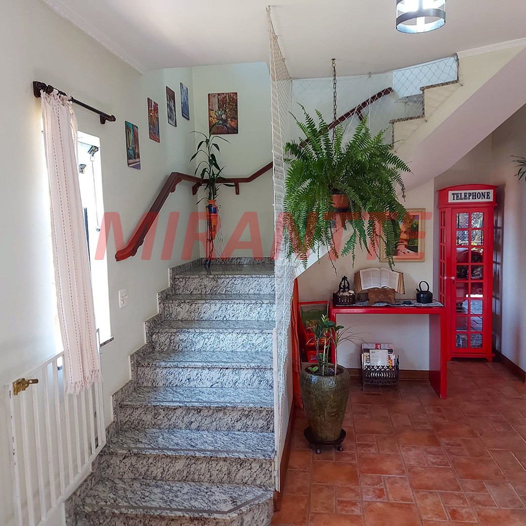 Sobrado de 212m² com 5 quartos em Jardim Guapíra