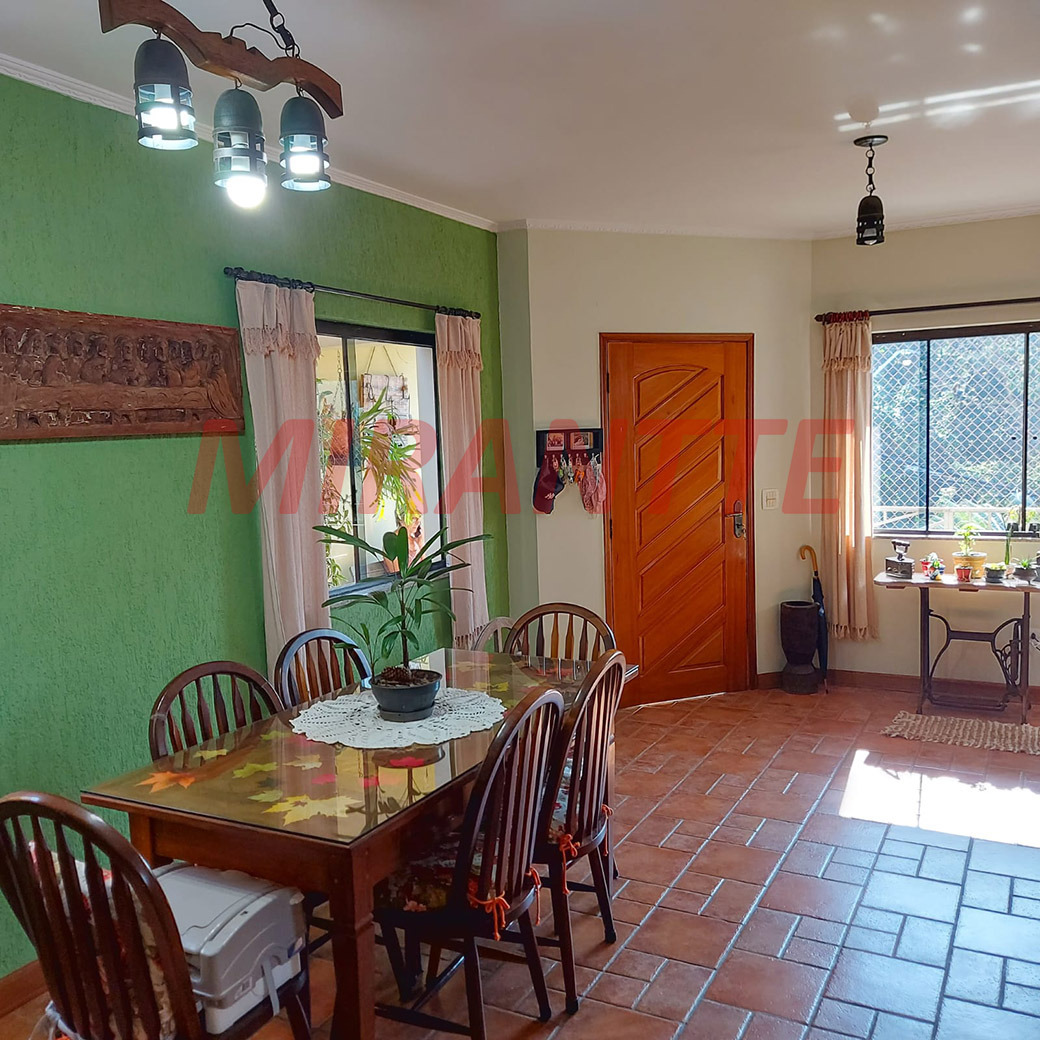 Sobrado de 212m² com 5 quartos em Jardim Guapíra