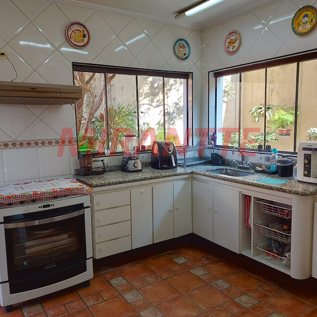 Sobrado de 212m² com 5 quartos em Jardim Guapíra