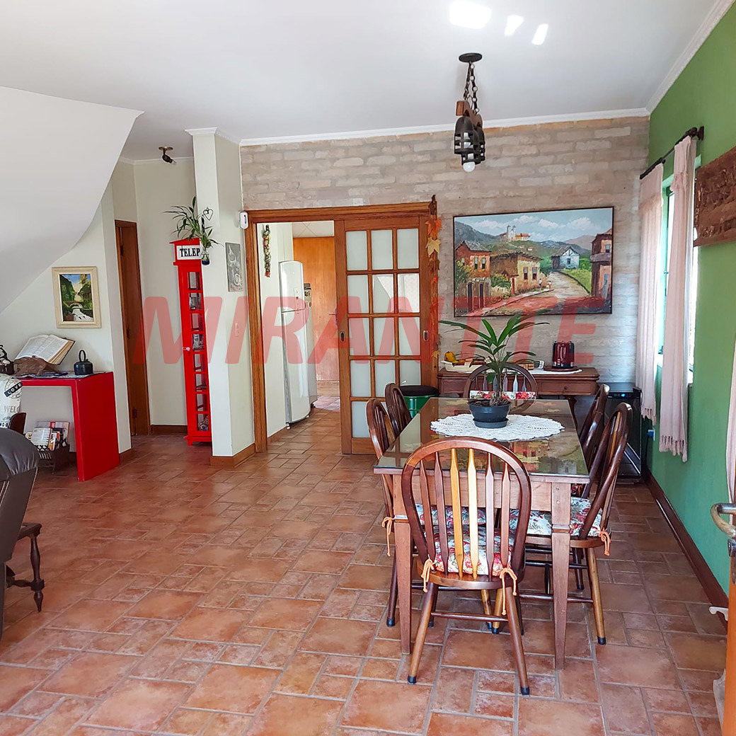 Sobrado de 212m² com 5 quartos em Jardim Guapíra
