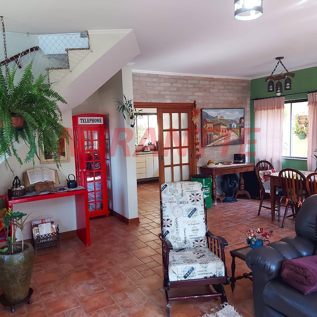 Sobrado de 212m² com 5 quartos em Jardim Guapíra