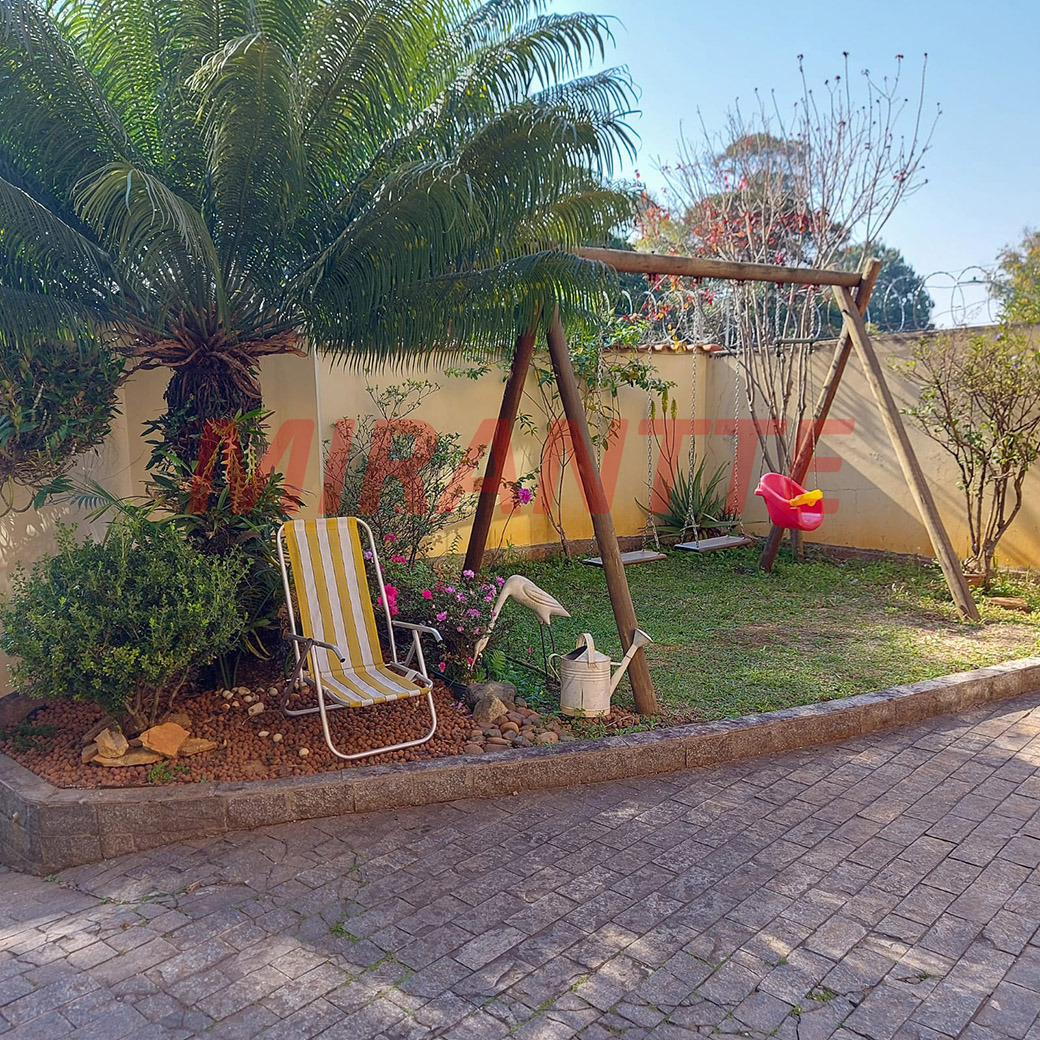 Sobrado de 212m² com 5 quartos em Jardim Guapíra
