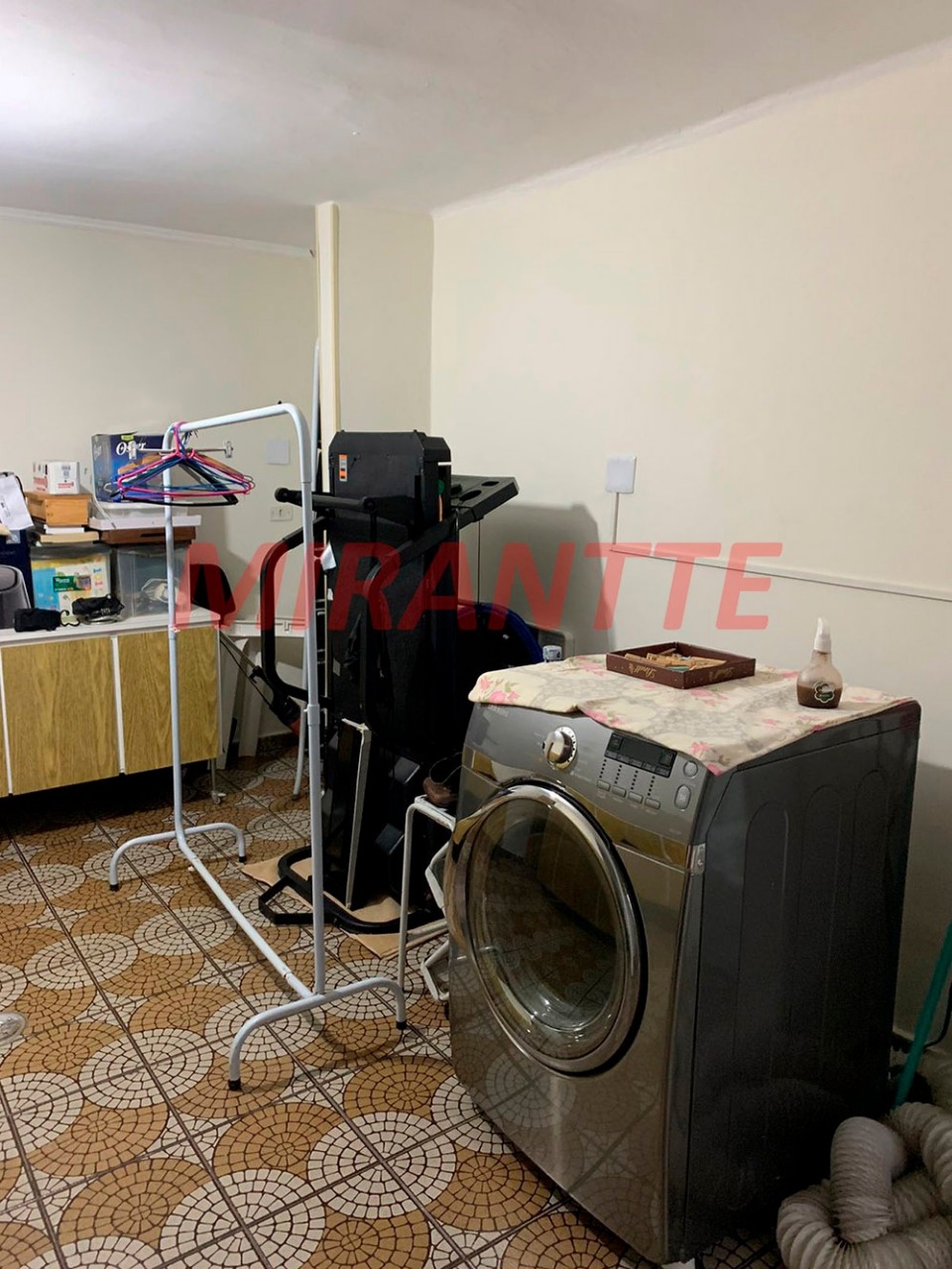Sobrado de 350m² com 4 quartos em Jardim Neila