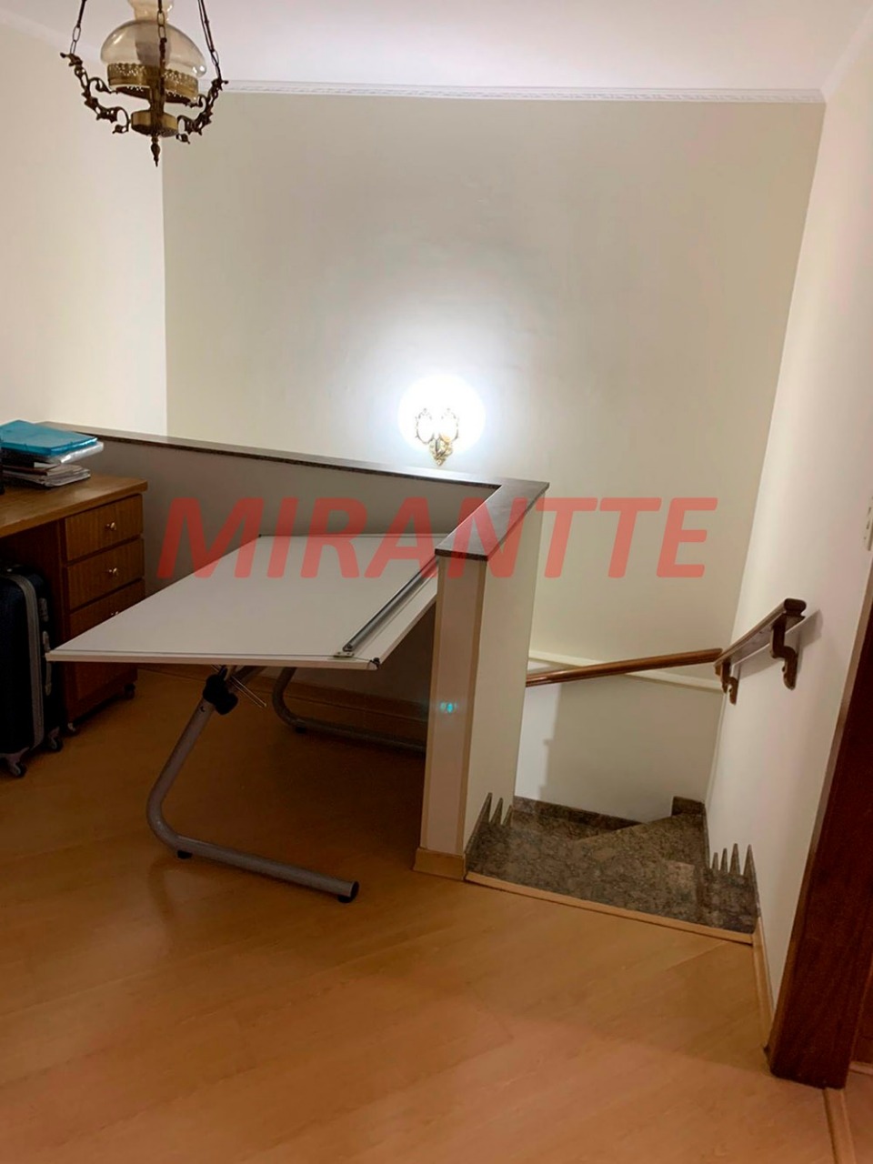 Sobrado de 350m² com 4 quartos em Jardim Neila