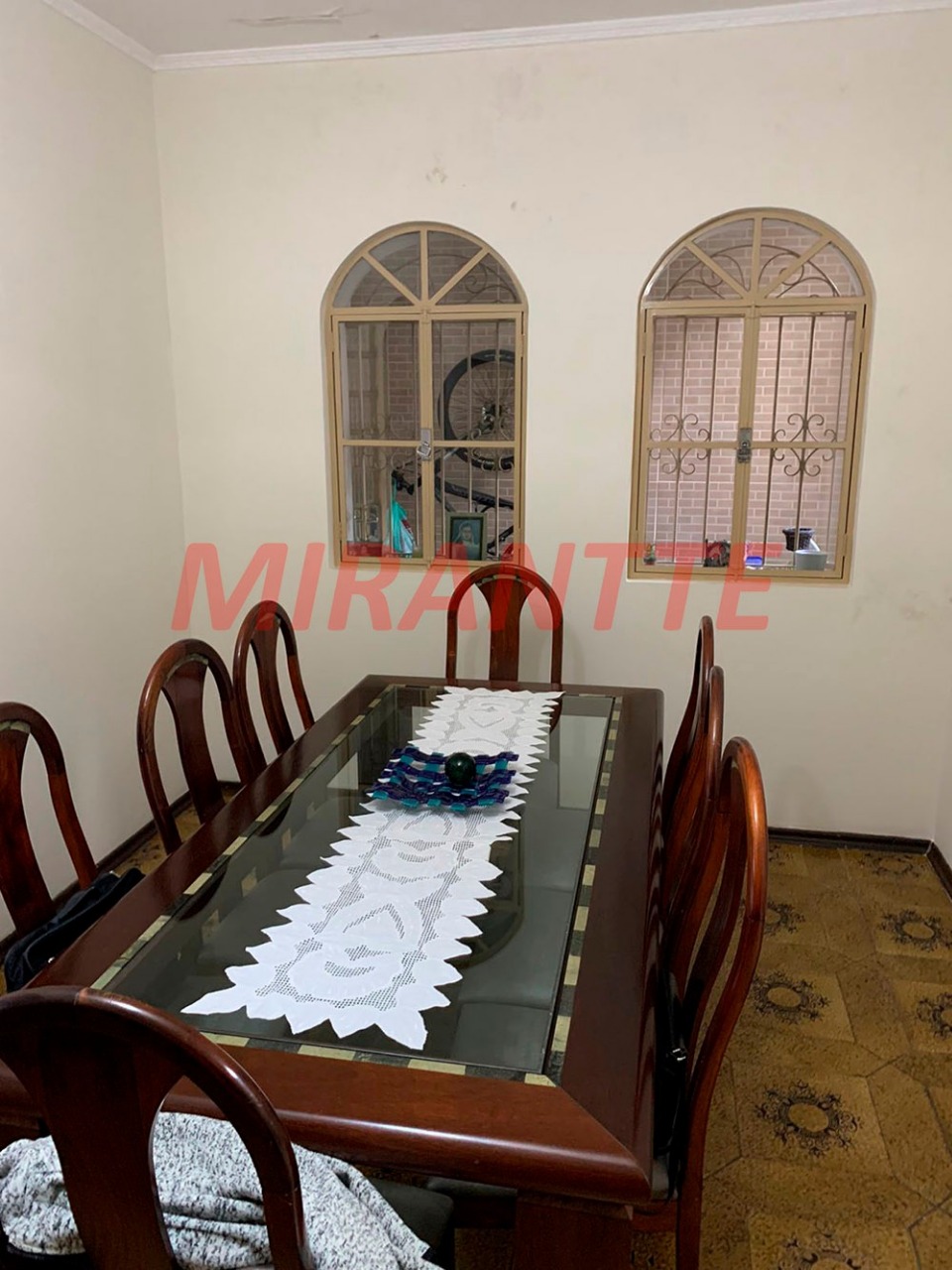Sobrado de 350m² com 4 quartos em Jardim Neila