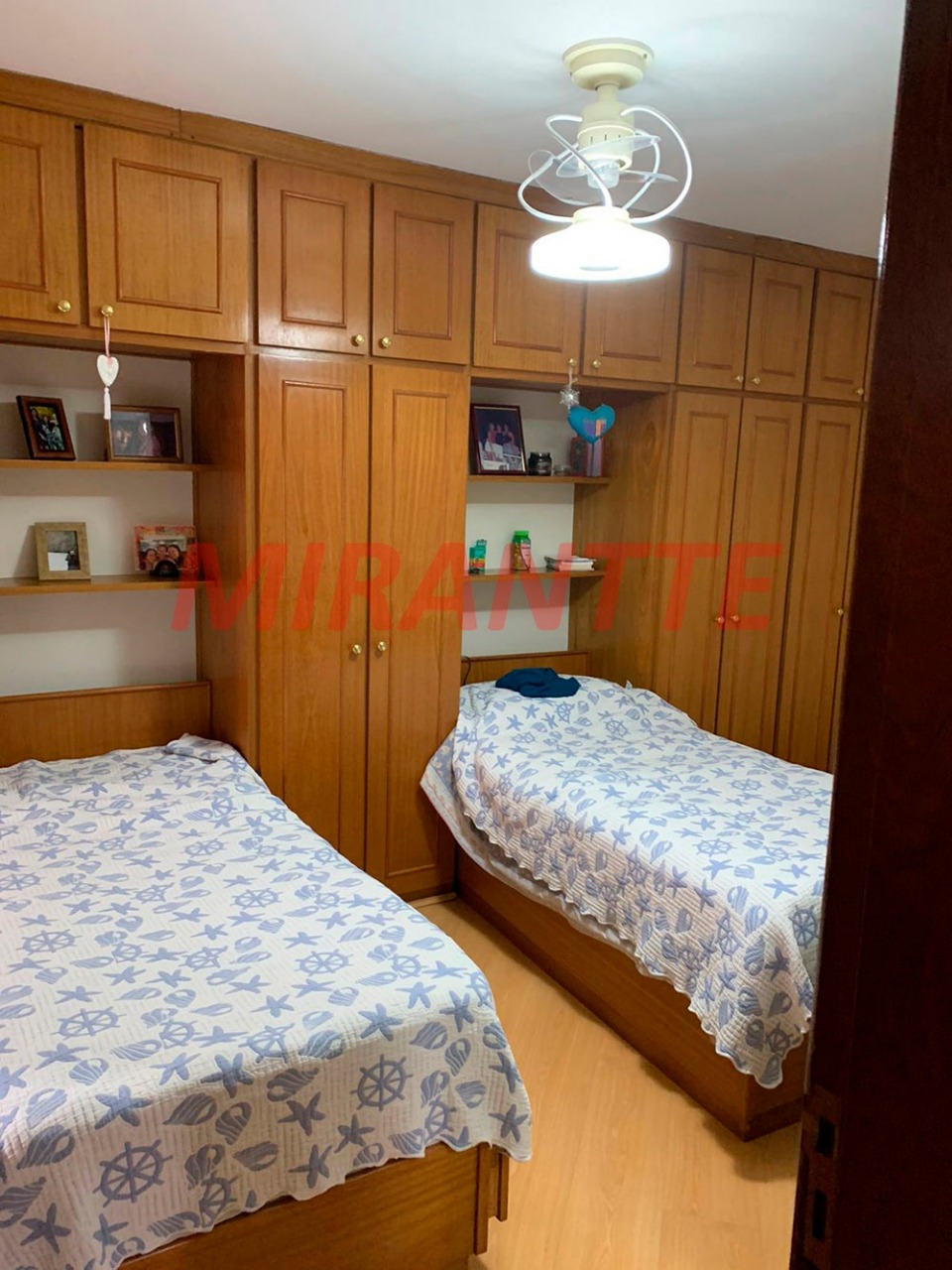 Sobrado de 350m² com 4 quartos em Jardim Neila