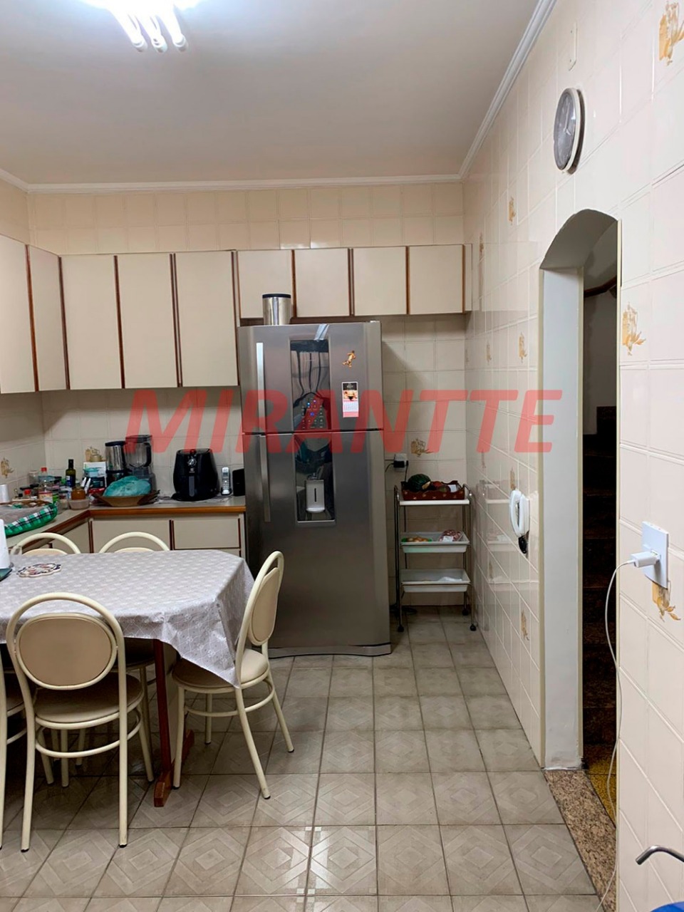 Sobrado de 350m² com 4 quartos em Jardim Neila