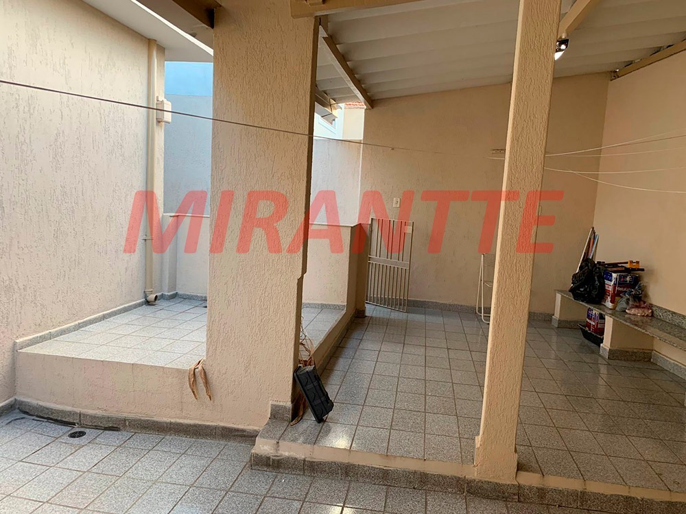 Sobrado de 350m² com 4 quartos em Jardim Neila