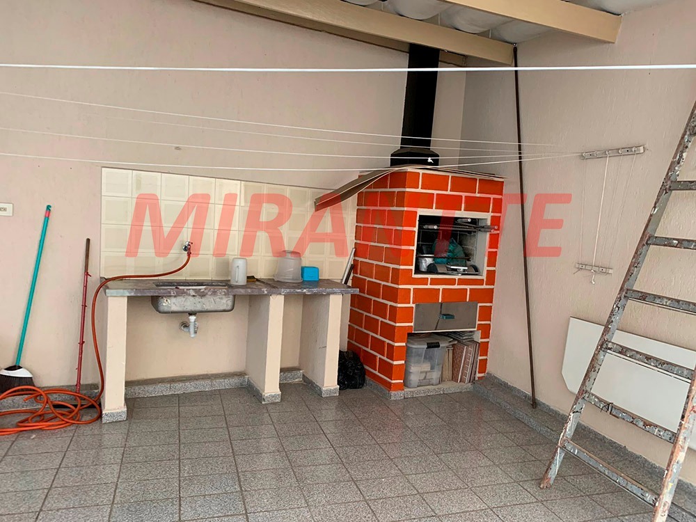 Sobrado de 350m² com 4 quartos em Jardim Neila