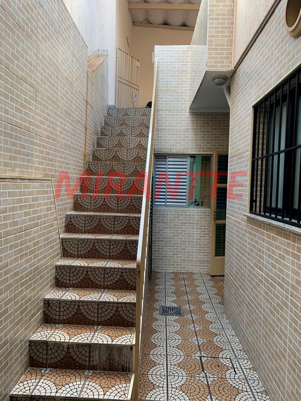 Sobrado de 350m² com 4 quartos em Jardim Neila