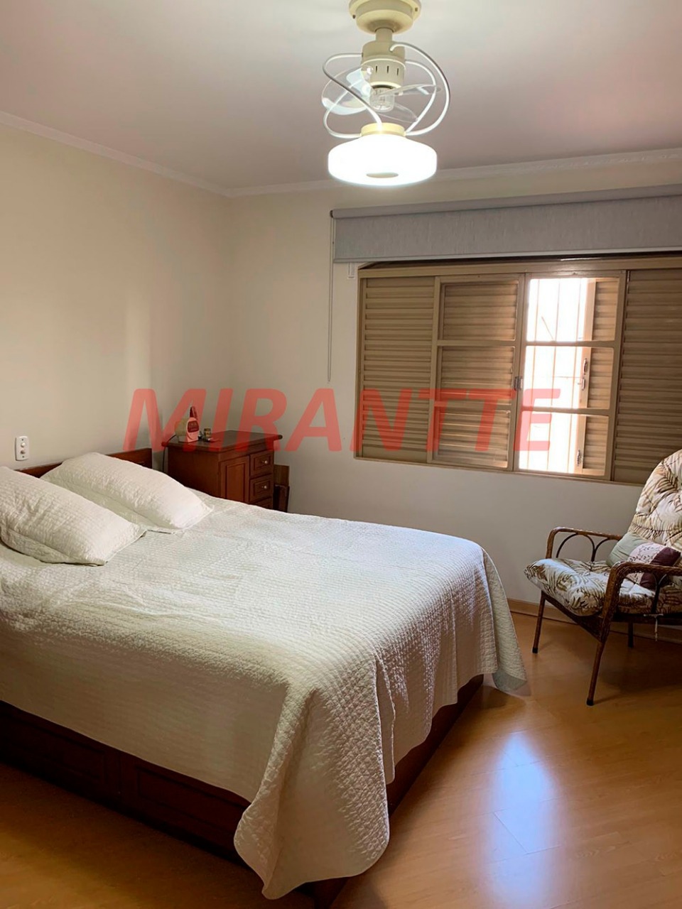 Sobrado de 350m² com 4 quartos em Jardim Neila