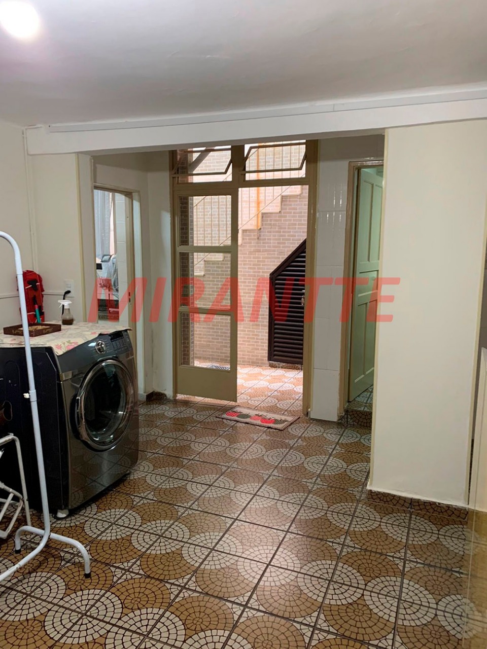 Sobrado de 350m² com 4 quartos em Jardim Neila