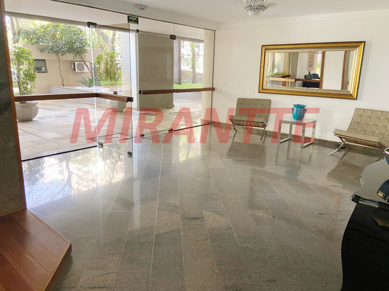 Cobertura de 240m² com 3 quartos em Moema