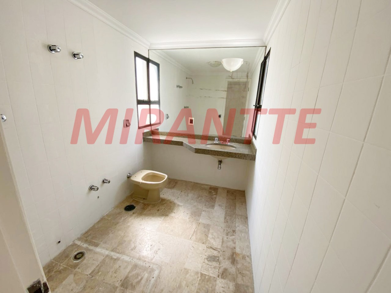 Cobertura de 240m² com 3 quartos em Moema